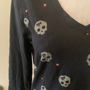 Old Navy M Long Sleeve Black Cotton Tee With Skulls and ❤️’s Lightweight